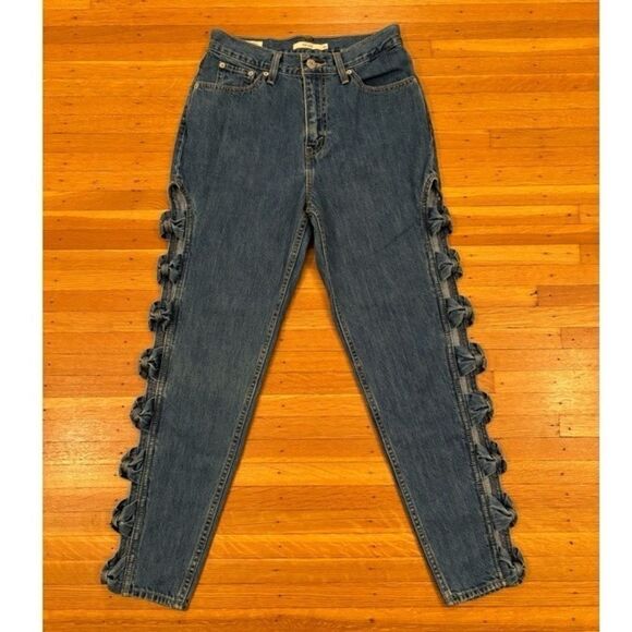 Levi’s Premium Denim Mom Jeans - Picture 1 of 7